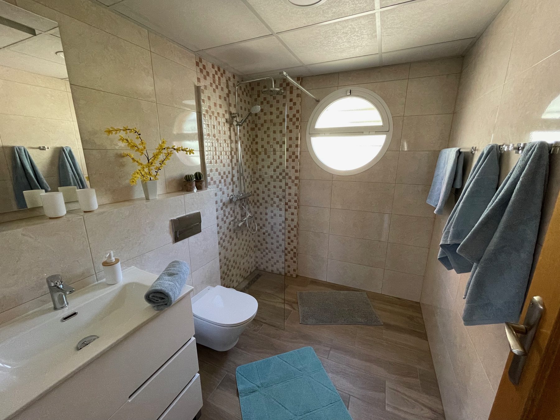 Bad mit Dusche